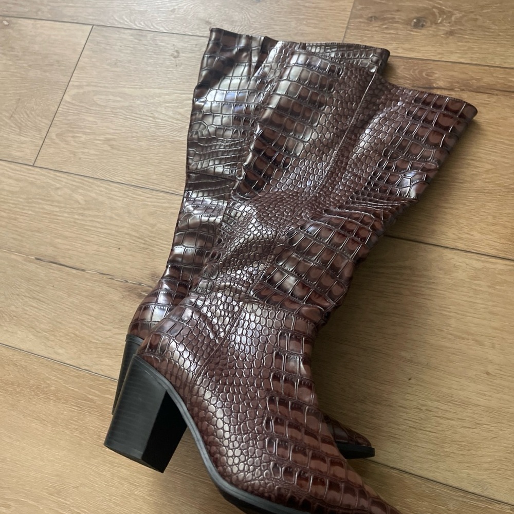 Luxurious Brown Heeled Boots with Croc Texture
